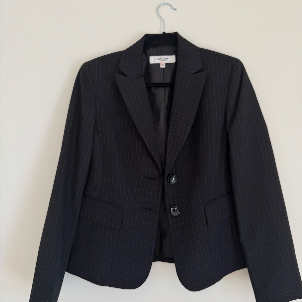Black JONES STUDIO
SEPARATES Pinstripe blazer size 6/M